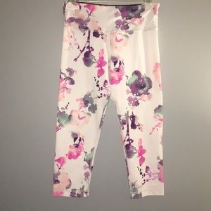 RARE 🎉Lululemon blurred blossom crops!